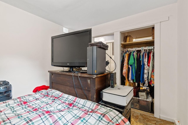 bedroom featuring a closet