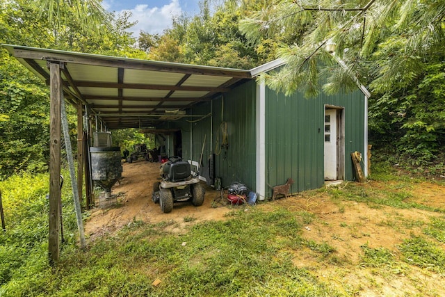 view of outdoor structure featuring a carport