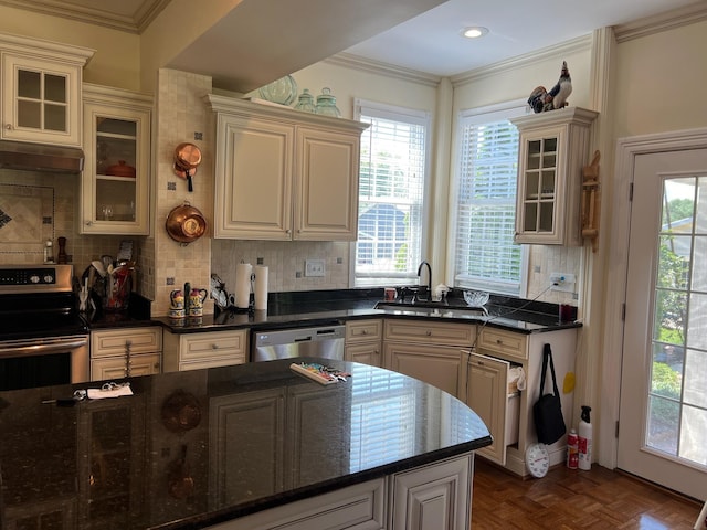 kitchen with dark parquet flooring, sink, tasteful backsplash, crown molding, and appliances with stainless steel finishes