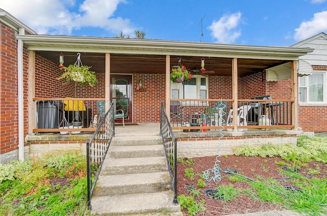 property entrance featuring a porch