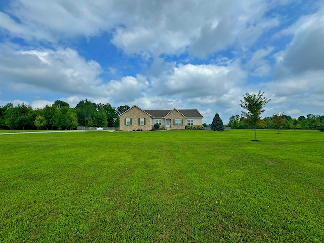 view of front of house featuring a front lawn