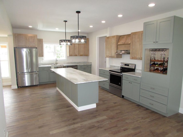 kitchen featuring appliances with stainless steel finishes, a center island, dark hardwood / wood-style floors, and hanging light fixtures