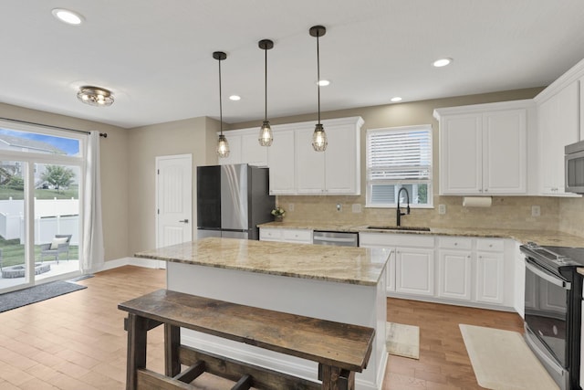 667 Green Forest Pl, Lithopolis, OH 43136 - kitchen with appliances with stainless steel finishes, a sink, backsplash, light wood-style flooring, and recessed lighting
