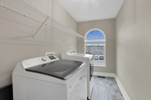 667 Green Forest Pl, Lithopolis, OH 43136 - laundry area featuring washing machine and dryer and baseboards