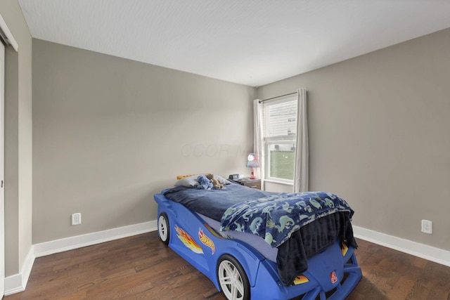 667 Green Forest Pl, Lithopolis, OH 43136 - bedroom with wood finished floors and baseboards