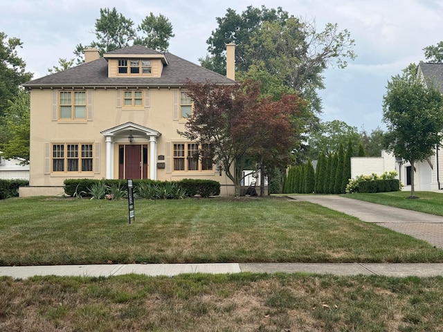 view of front of house featuring a front lawn