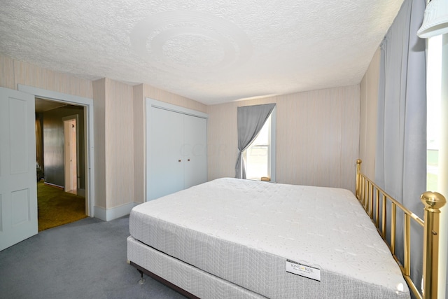 bedroom featuring a closet, carpet floors, and a textured ceiling