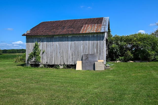 view of outdoor structure with a yard