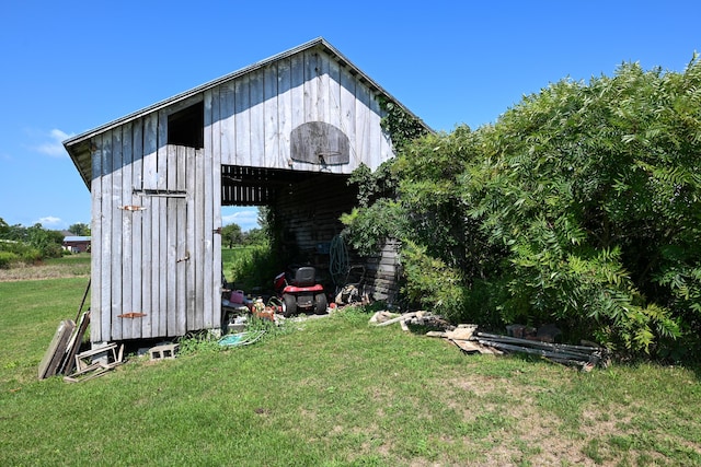 view of outdoor structure featuring a lawn