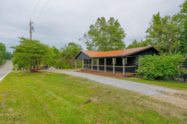 view of home's community featuring a yard