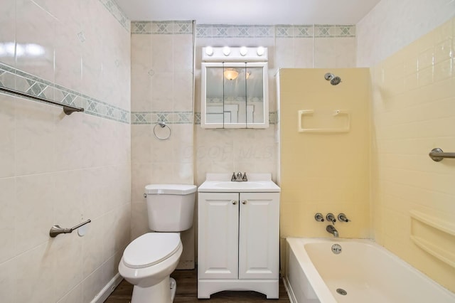 53 N Warren Ave, Columbus, OH 43204 - bathroom with toilet, washtub / shower combination, and vanity