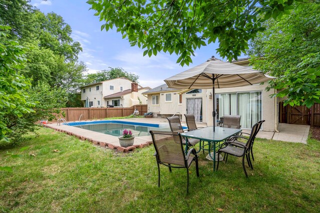 view of pool featuring a yard