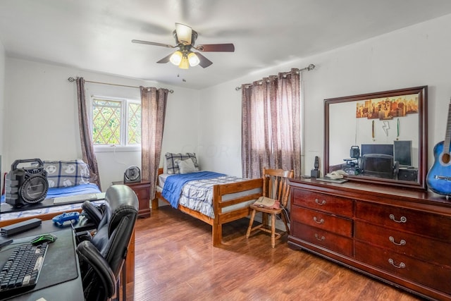 bedroom with light wood-type flooring and ceiling fan