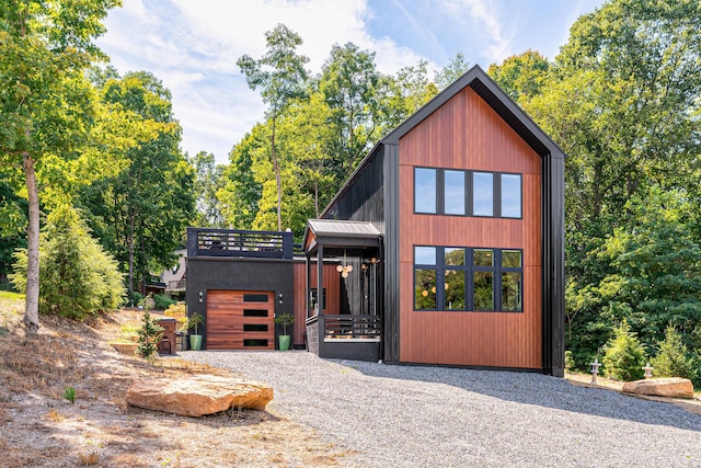 view of front facade featuring a garage