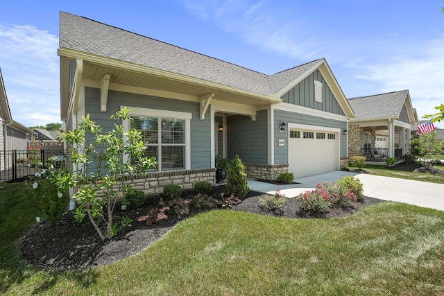 view of front of property featuring a front lawn and a garage