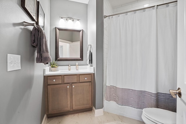 full bathroom with shower / tub combo with curtain, vanity, and toilet