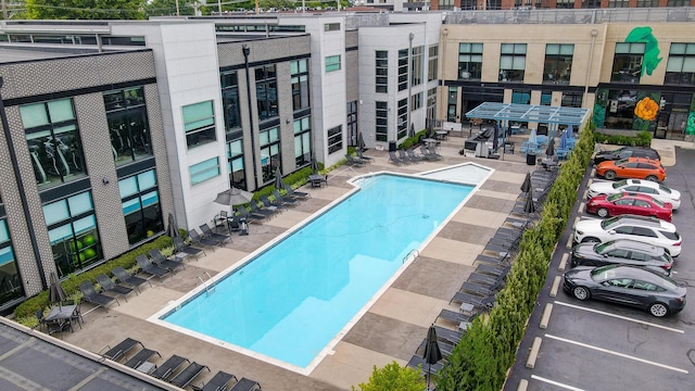 view of swimming pool