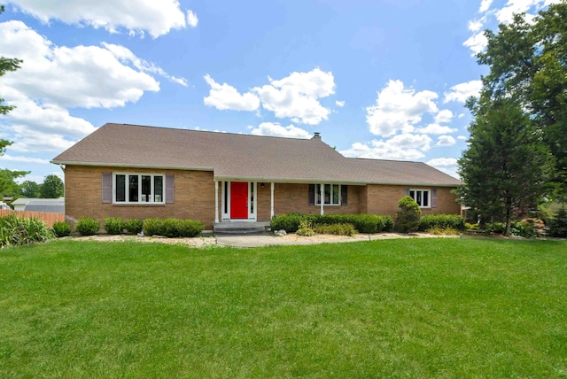 single story home featuring a front yard