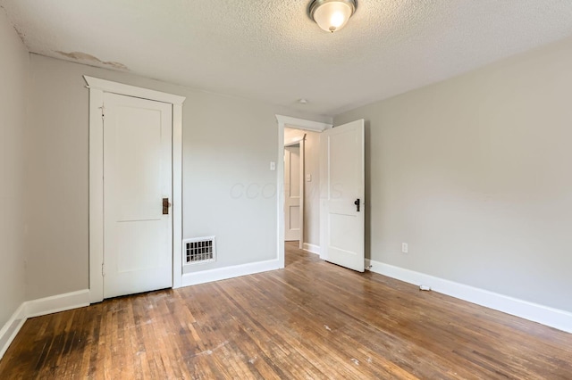 737 S Richardson Ave, Columbus, OH 43204 - unfurnished bedroom featuring hardwood / wood-style flooring and a textured ceiling