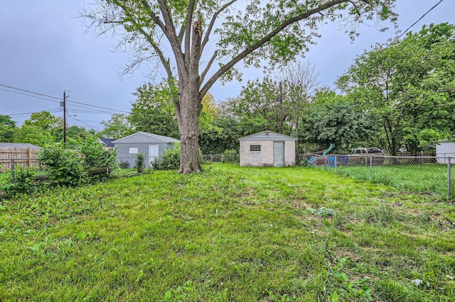 737 S Richardson Ave, Columbus, OH 43204 - fenced backyard featuring a shed