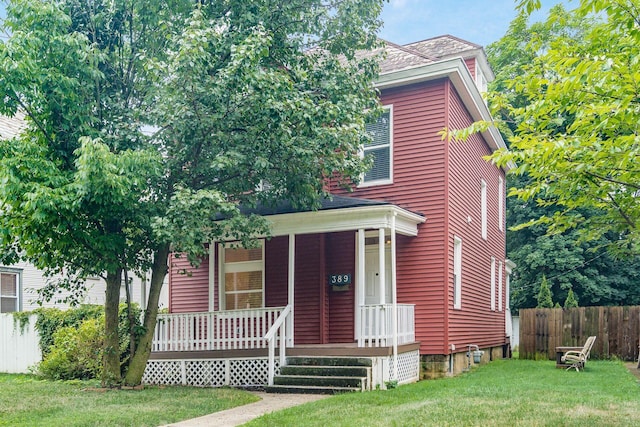 view of front of property featuring a front lawn and covered porch