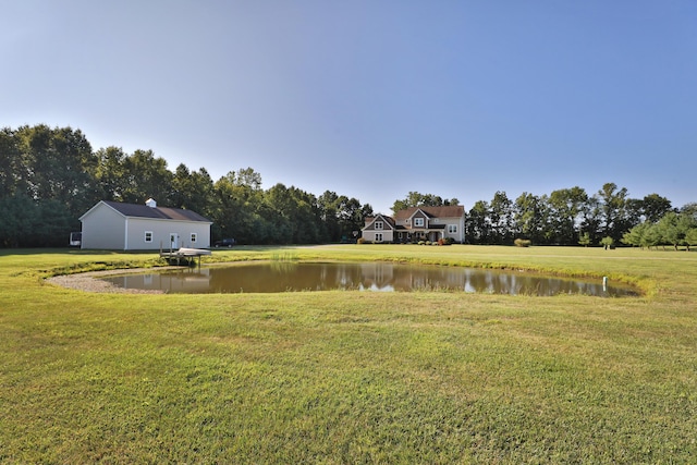 view of yard featuring a water view