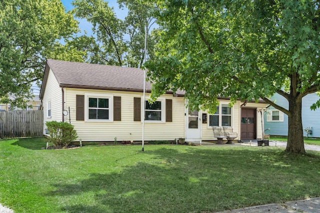 view of front of home featuring a front lawn