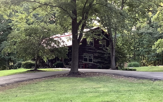 exterior space featuring a yard