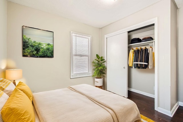 191 S Eureka Ave, Columbus, OH 43204 - bedroom featuring dark wood-type flooring and a closet