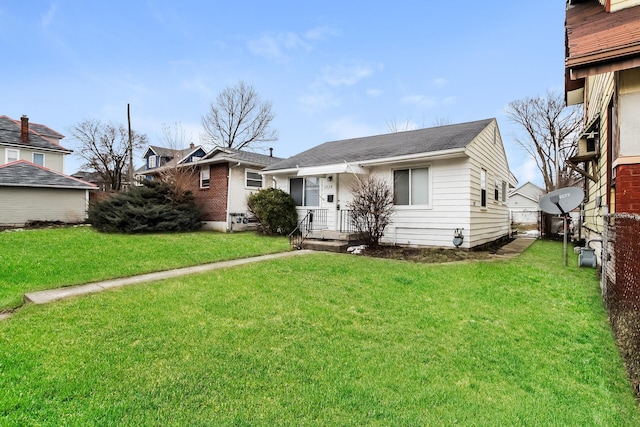 view of front facade with a front lawn