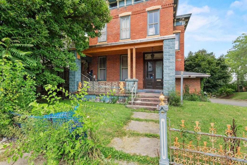 view of front of property with a porch and a front yard