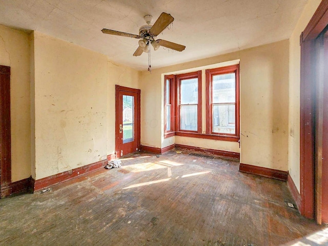 unfurnished room featuring ceiling fan