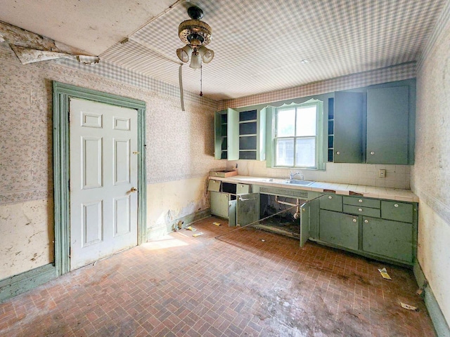 kitchen featuring green cabinetry