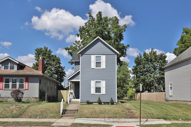 view of front of home featuring a front lawn