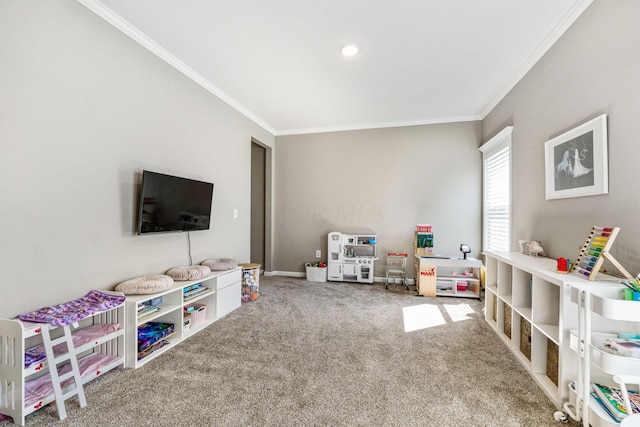 recreation room with carpet and crown molding