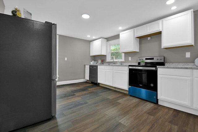 kitchen featuring dark wood-type flooring, a sink, white cabinetry, recessed lighting, and stainless steel appliances