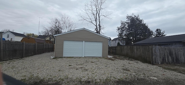 379 Thompson St, Marion, OH 43302 - garage with fence