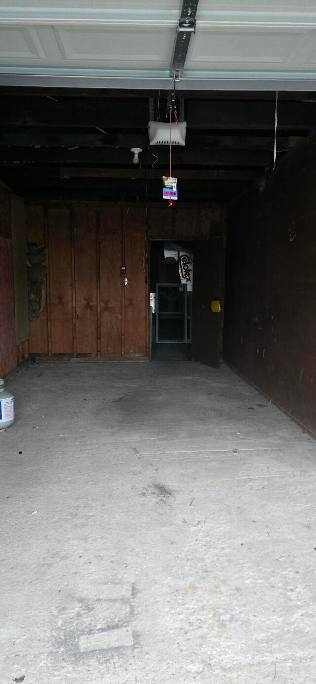 379 Thompson St, Marion, OH 43302 - garage with a garage door opener