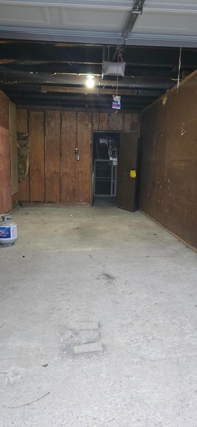 379 Thompson St, Marion, OH 43302 - garage featuring a garage door opener