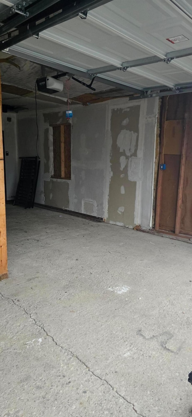 379 Thompson St, Marion, OH 43302 - garage with a garage door opener