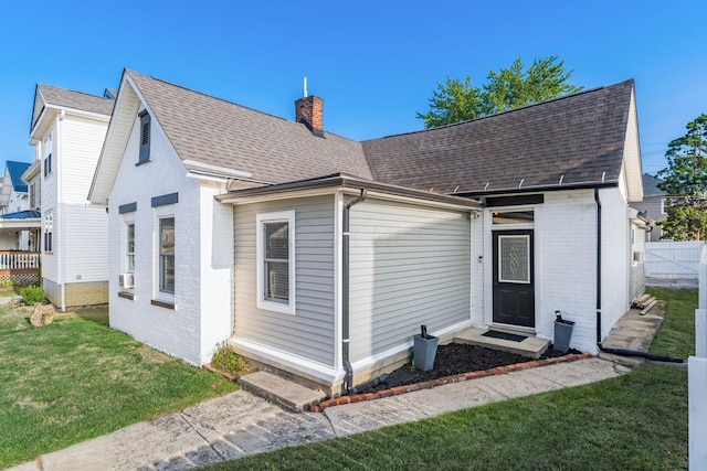 back of house featuring a lawn