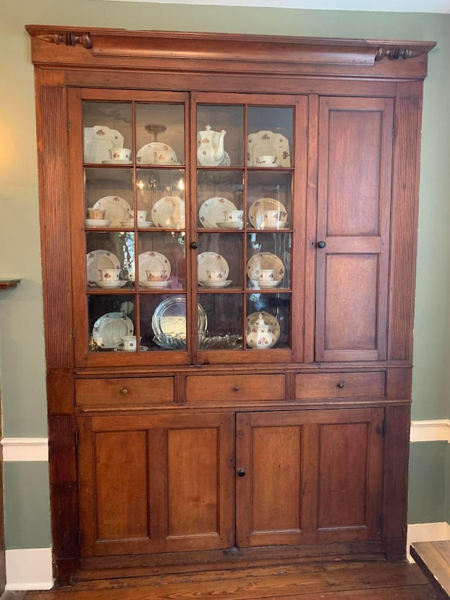 room details featuring hardwood / wood-style flooring