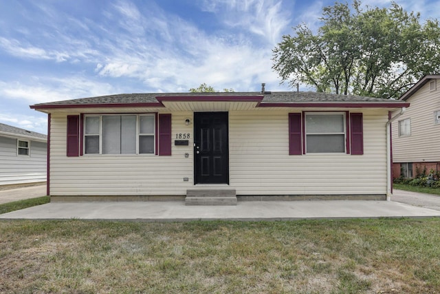 view of front of property with a patio area and a front lawn