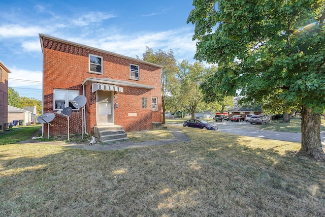 view of front of property with a front yard