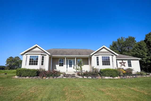 ranch-style home featuring a front lawn