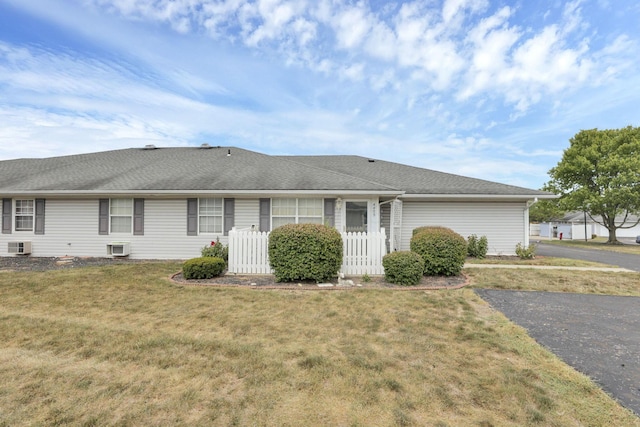 ranch-style house featuring a front lawn