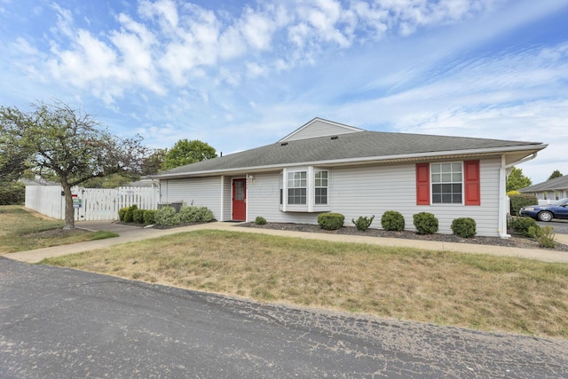 single story home featuring a front lawn