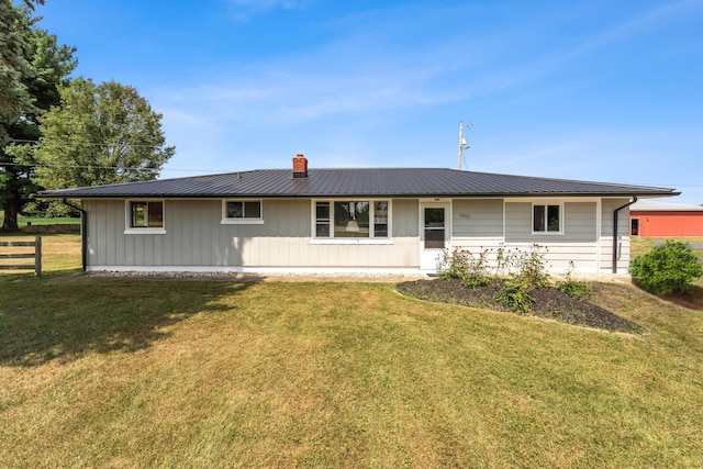 back of house featuring a yard