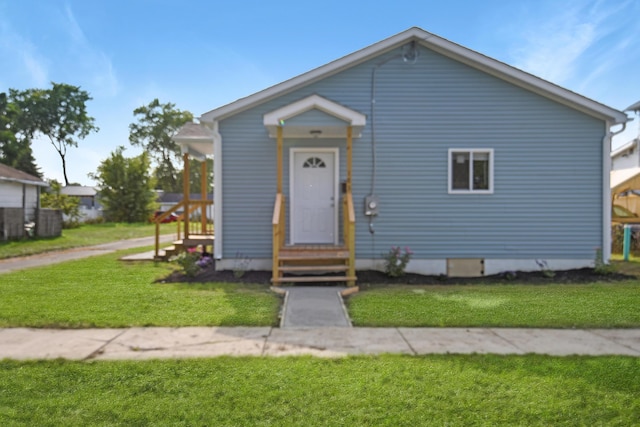 view of front facade with a front yard