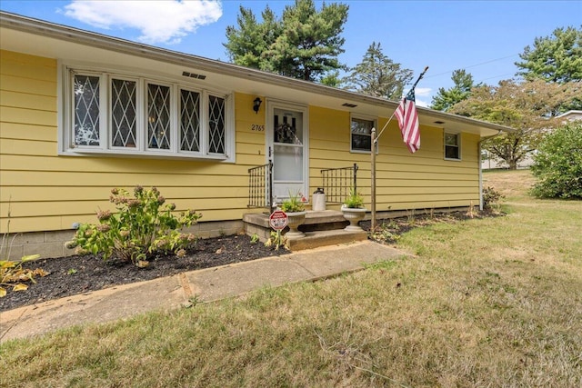 single story home with a front yard